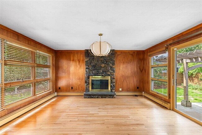 Building Photo - 2 Wardlaw Ct