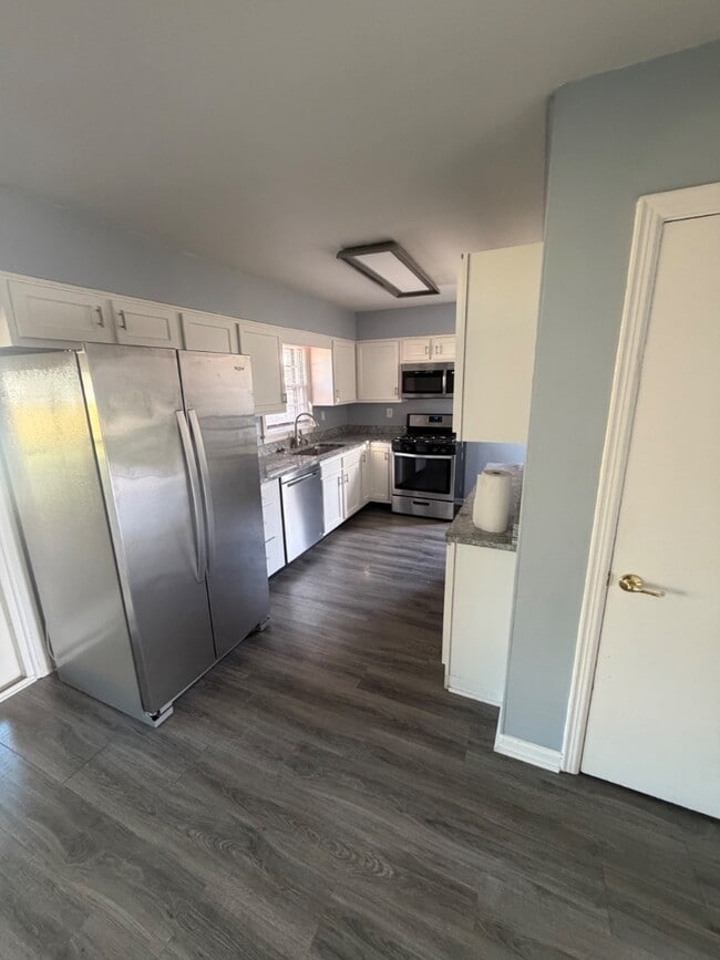 Building Photo - 11813 Pierce Way