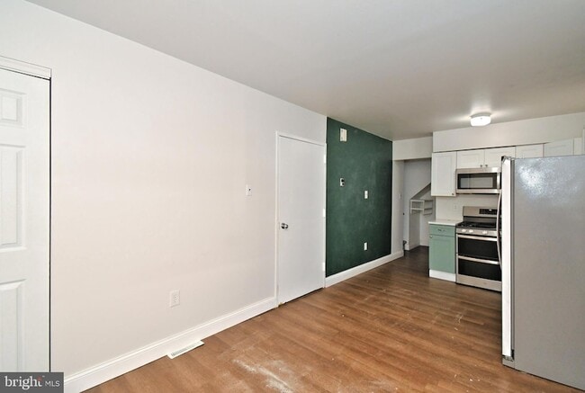 Building Photo - 1554 N Lawrence St