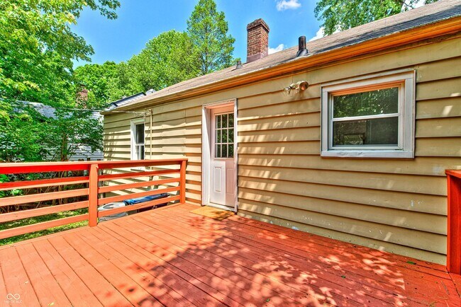 Building Photo - 4924 Rosslyn Ave