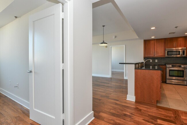 Building Photo - 800 Jackson St