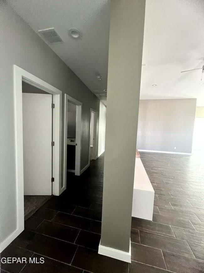 Building Photo - Open floor plan. 4 Bedrooms, 2.5 baths, 2 ...