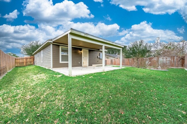 Building Photo - 3021 Sparrow St