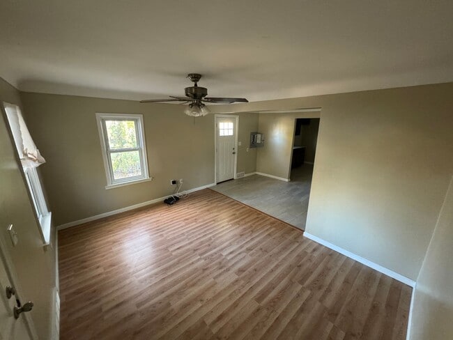 Building Photo - Perfect ranch in great Farmington hills neighborhood.