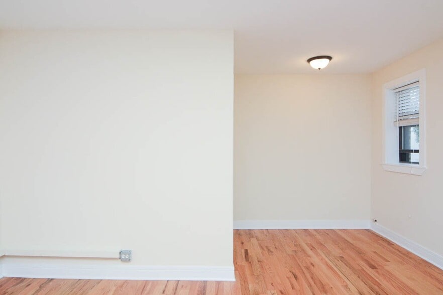 Building Photo - 4530 N Damen Ave