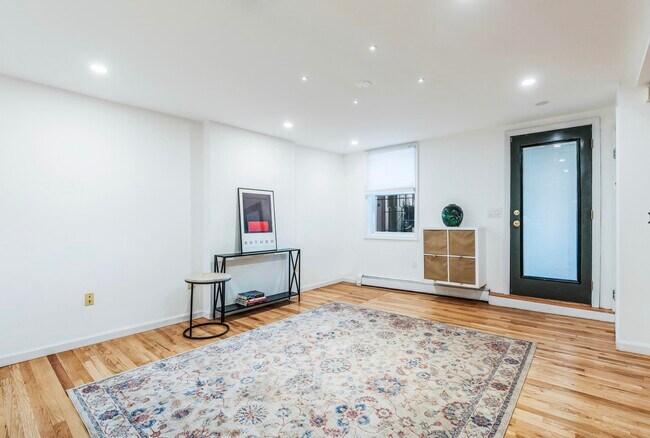 Building Photo - 209.5 4th St