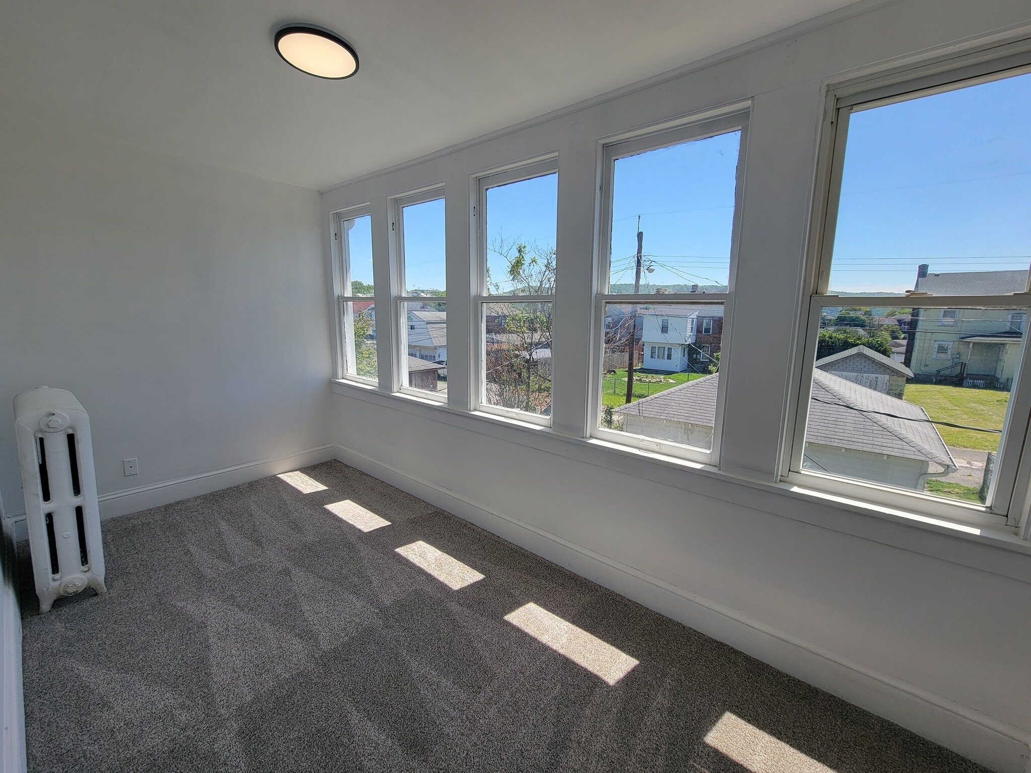 SUNROOM - 632 Hill Top Dr