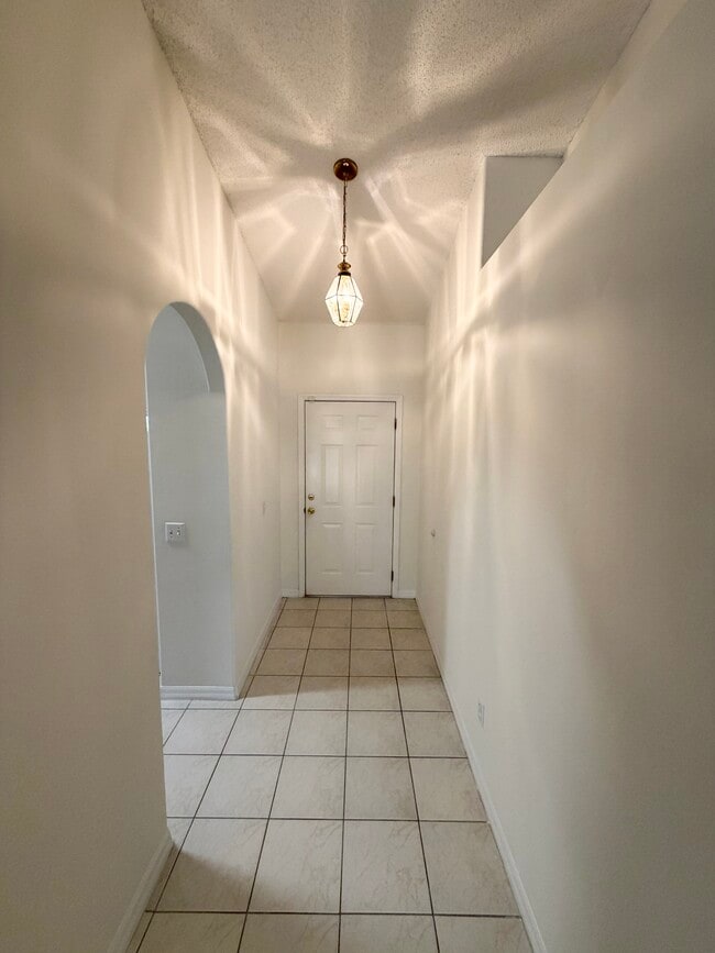 Building Photo - 120 Foxhall Ln