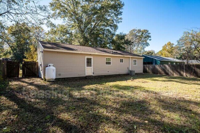 Building Photo - 1737 Bozo Ln