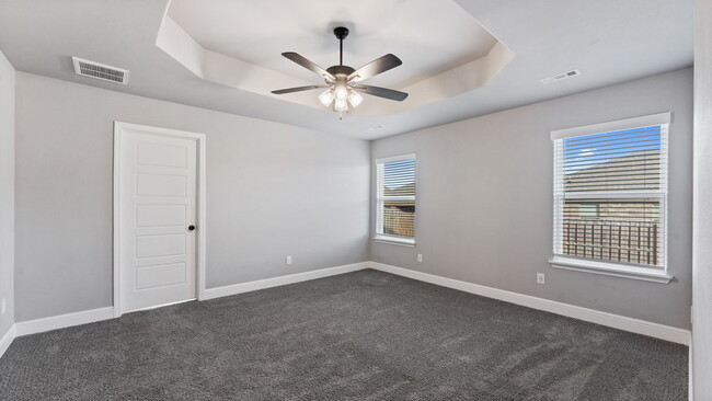 Building Photo - "Spacious 4-Bed Gem with Granite Elegance & Cozy Fireplace in Bentonville!"