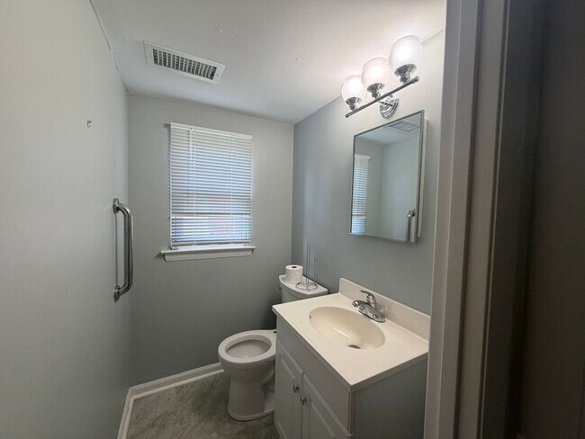 Building Photo - 2846 Envoy Dr