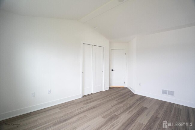 Building Photo - 85 Mustang Dr