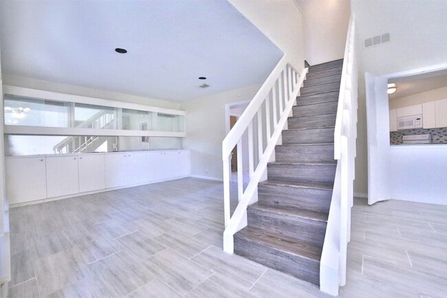 Building Photo - 10723 Shawnbrook Dr