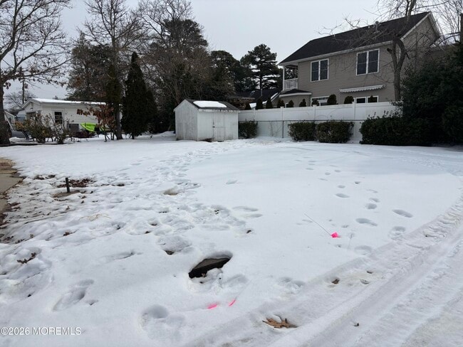 Building Photo - 507 Riverside Dr S