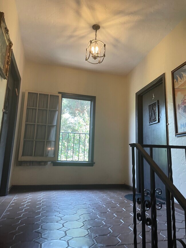 Building Photo - 415 N Ogden Dr