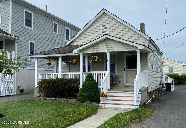 Primary Photo - 44 Riverdale Ave