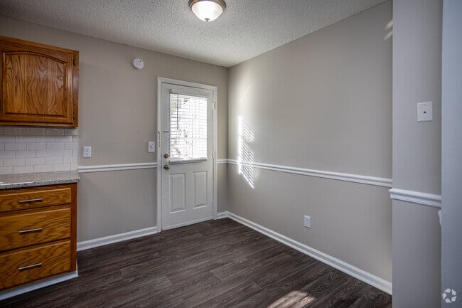 2 BR, 1 BA - 1,060SF - Woodland Manor