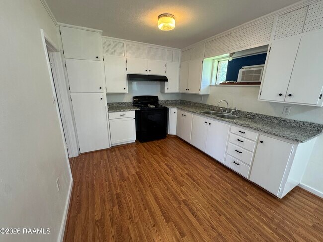Building Photo - 206 Guilbeau Rd
