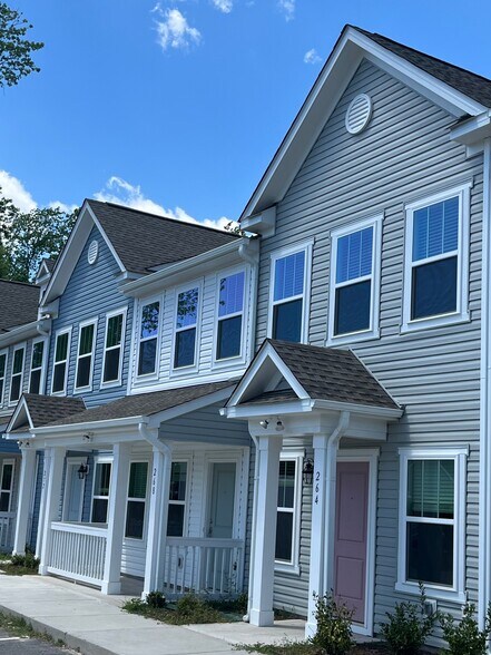 Building Photo - 230 Banbury Ln