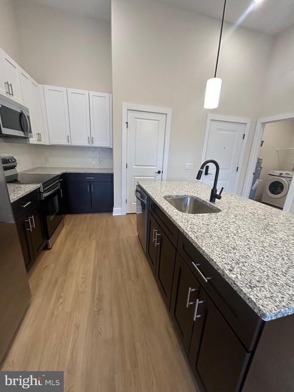 Building Photo - 624 Main St