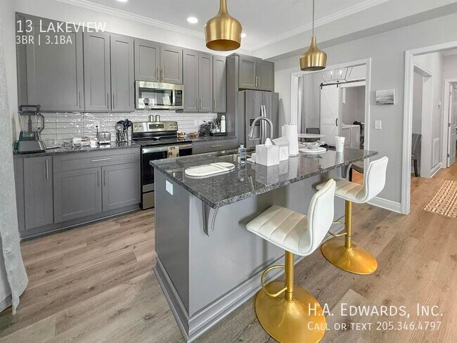 Building Photo - 13 Lakeview-