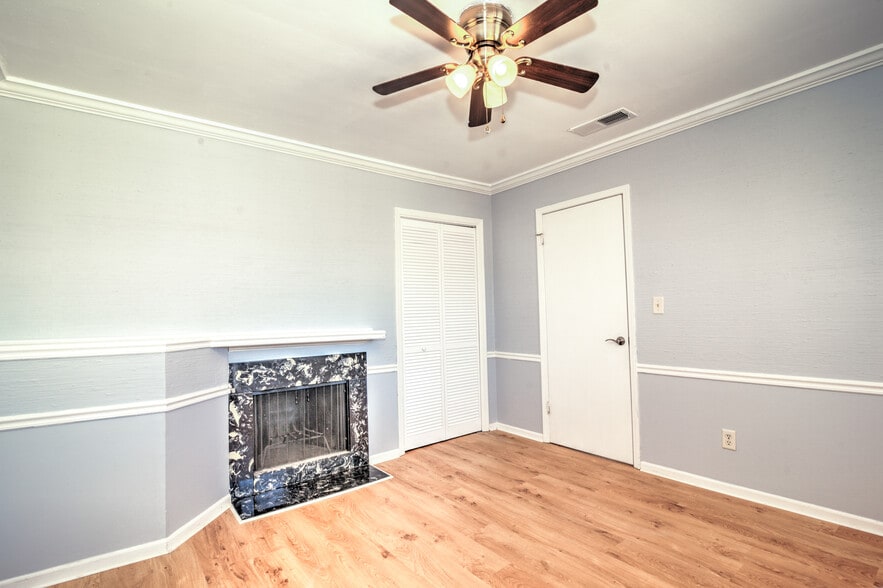 Guest bedroom - 6851 Roswell Rd