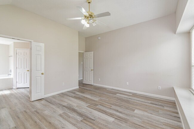 Building Photo - 14214 Silver Glade Ln