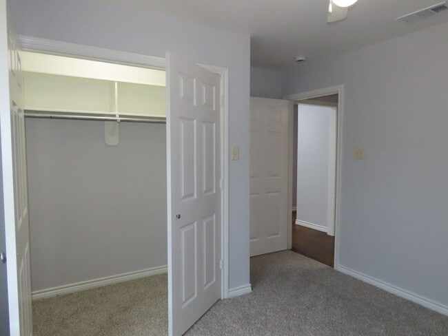 Building Photo - Whitehouse ISD -3 Bedroom, 2 Bath Duplex