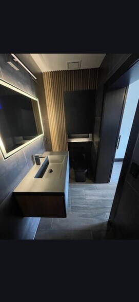 Building Photo - 7009 Kingsbury Cir