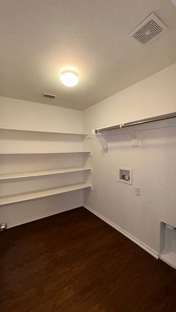 Building Photo - Move-in Ready Open Layout with a Huge Yard!