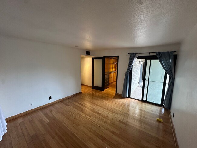 Building Photo - 2Bed/2Bath Corner Condo with Resort Amenities in Playa Del Rey