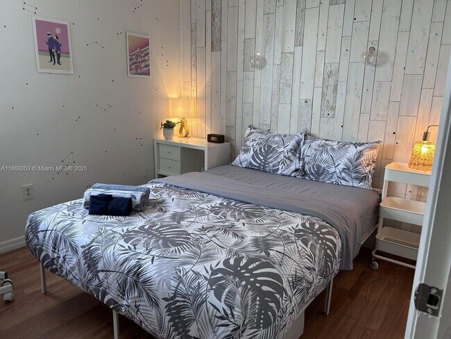 Building Photo - 5880 Collins Ave