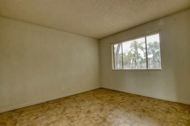 Building Photo - 4489 Luxemburg Ct