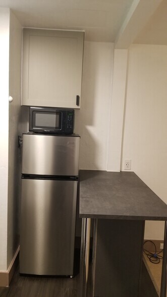 Building Photo - 1952 Madison St