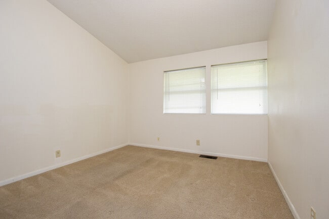 Building Photo - Two bedroom condo