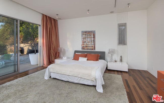 Building Photo - 1099 Vista Grande Dr