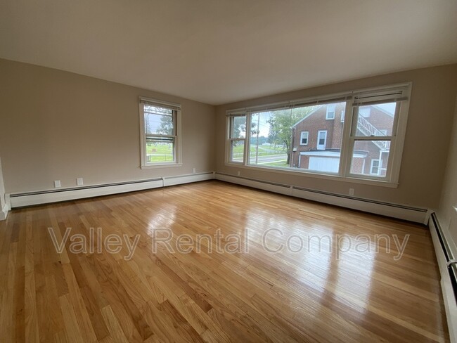 Building Photo - 70 Lyman St
