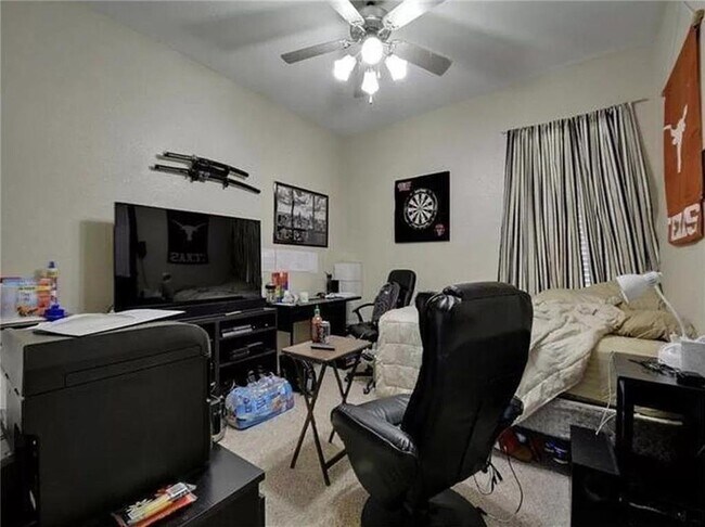 Building Photo - 5501 Duval St