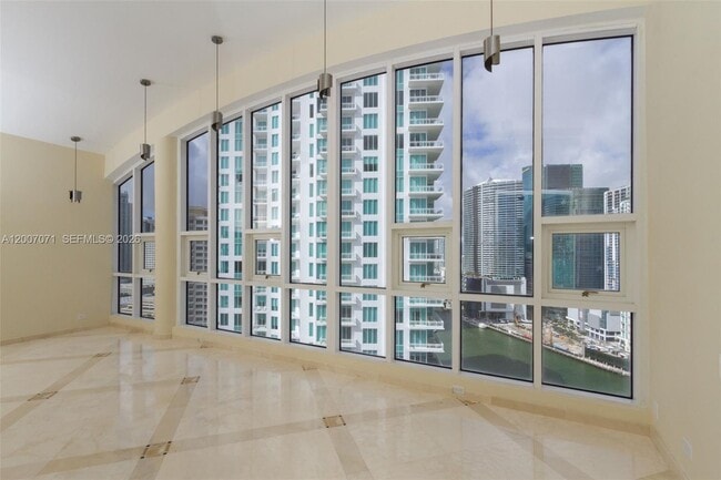 Building Photo - 888 Brickell Key Dr