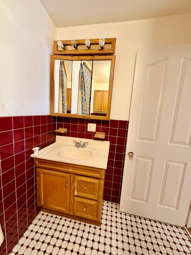 Building Photo - 1531 W Tucker St