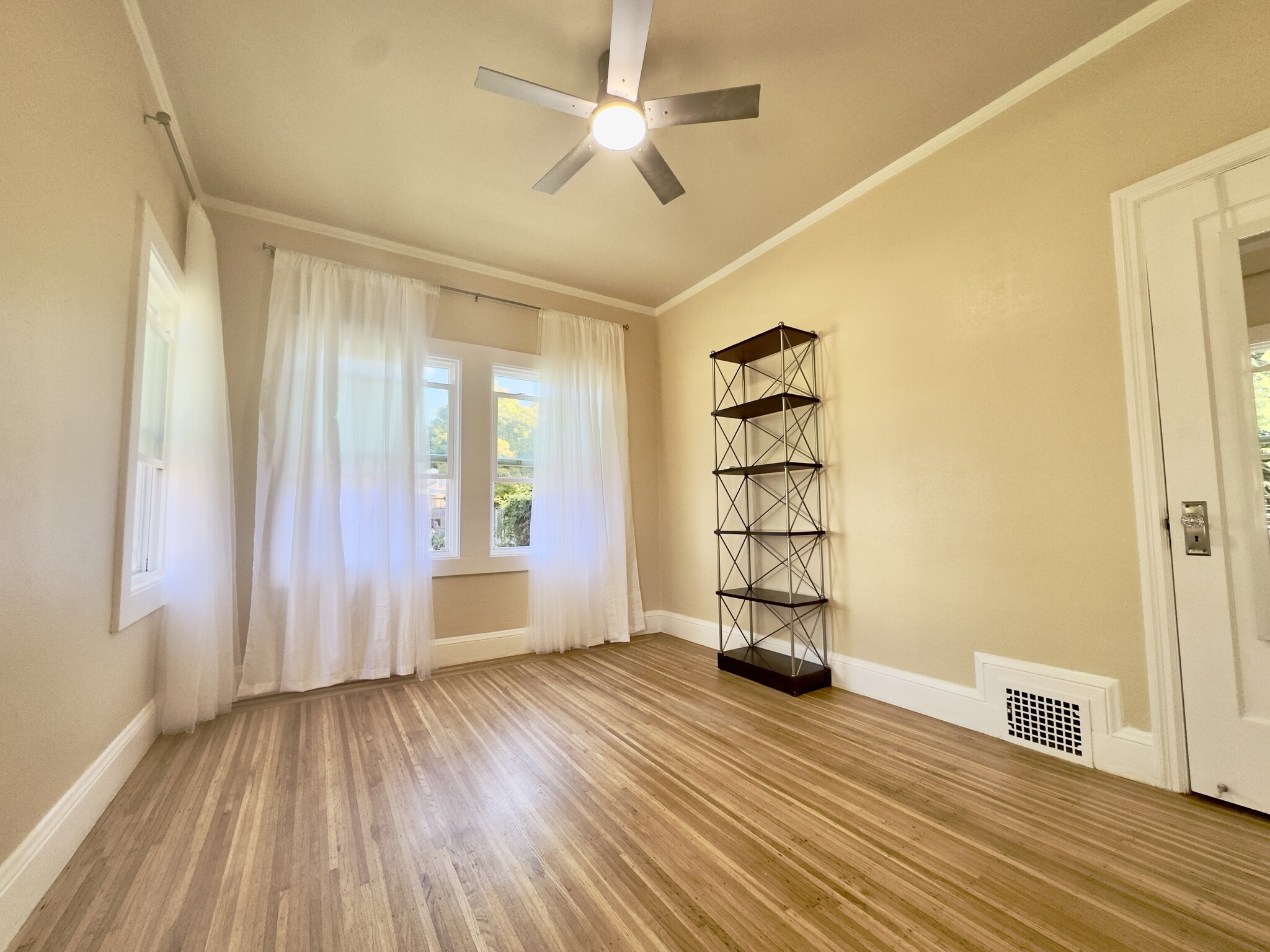 Building Photo - 2615 Maxwell Ave