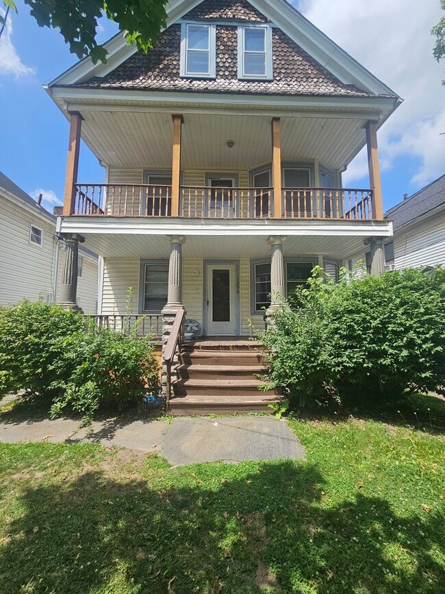 Building Photo - 3690 E 57th St