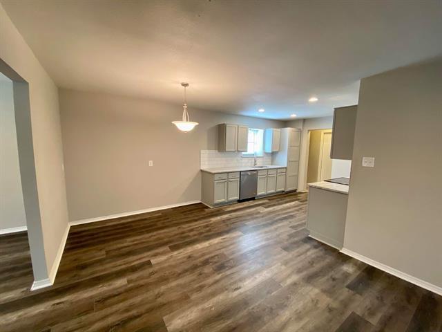 Building Photo - 6205 Fernwood Dr