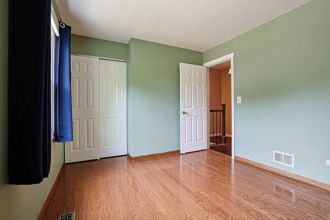 Building Photo - 1410 Huntington Dr