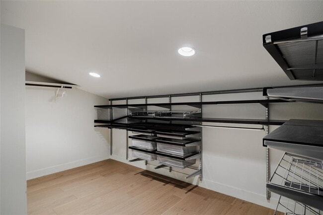 Building Photo - 1205 McKinley Ave