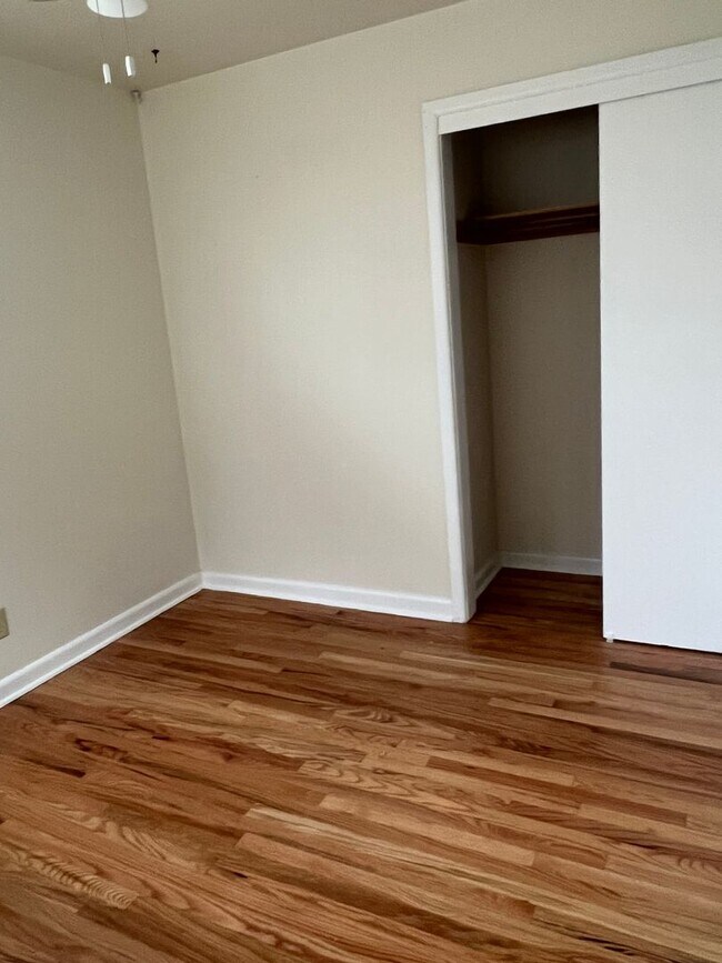 Building Photo - Amazing 3 Bedrooms with Rec Room Single Family in an Excellent Neighborhood!