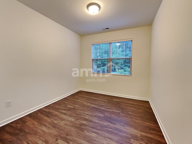 Building Photo - 117 Lyonshall St