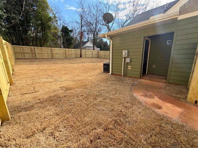 Building Photo - 305 S Calhoun St