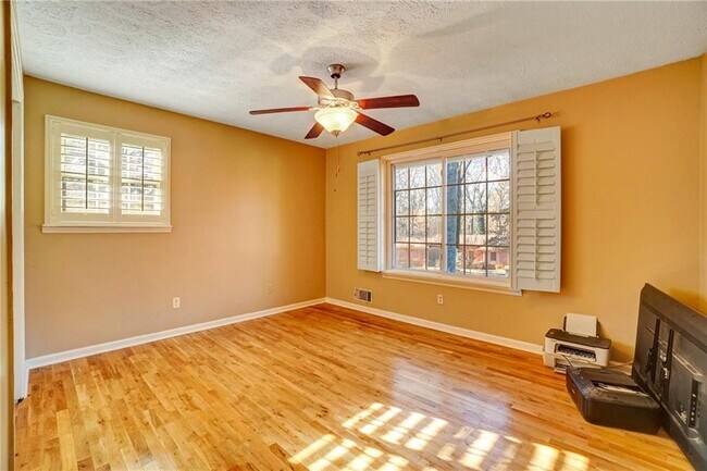 Building Photo - 648 Cativo Dr SW