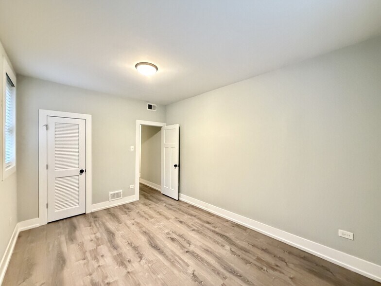 Building Photo - 913 Maple